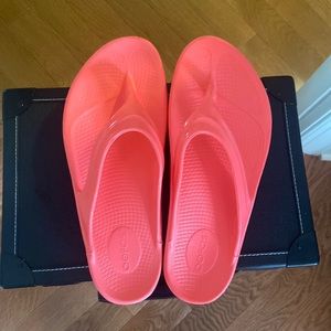 OOFOS Sandal Coral